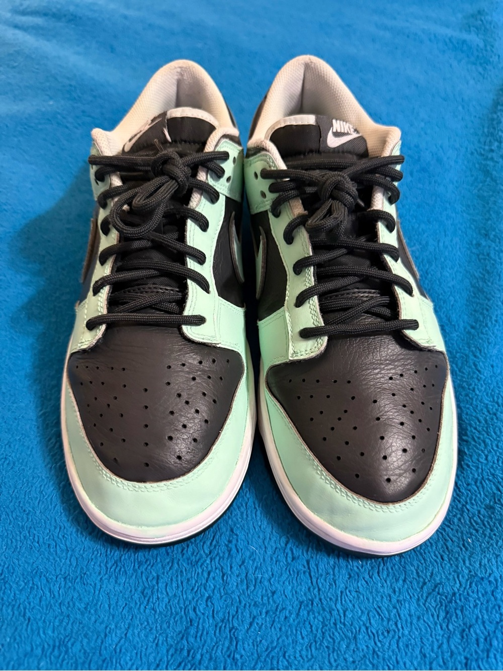 Nike Dunk Low Retro Premium "Dark Smoke Grey/Barely Green" sneakers. Mens 11